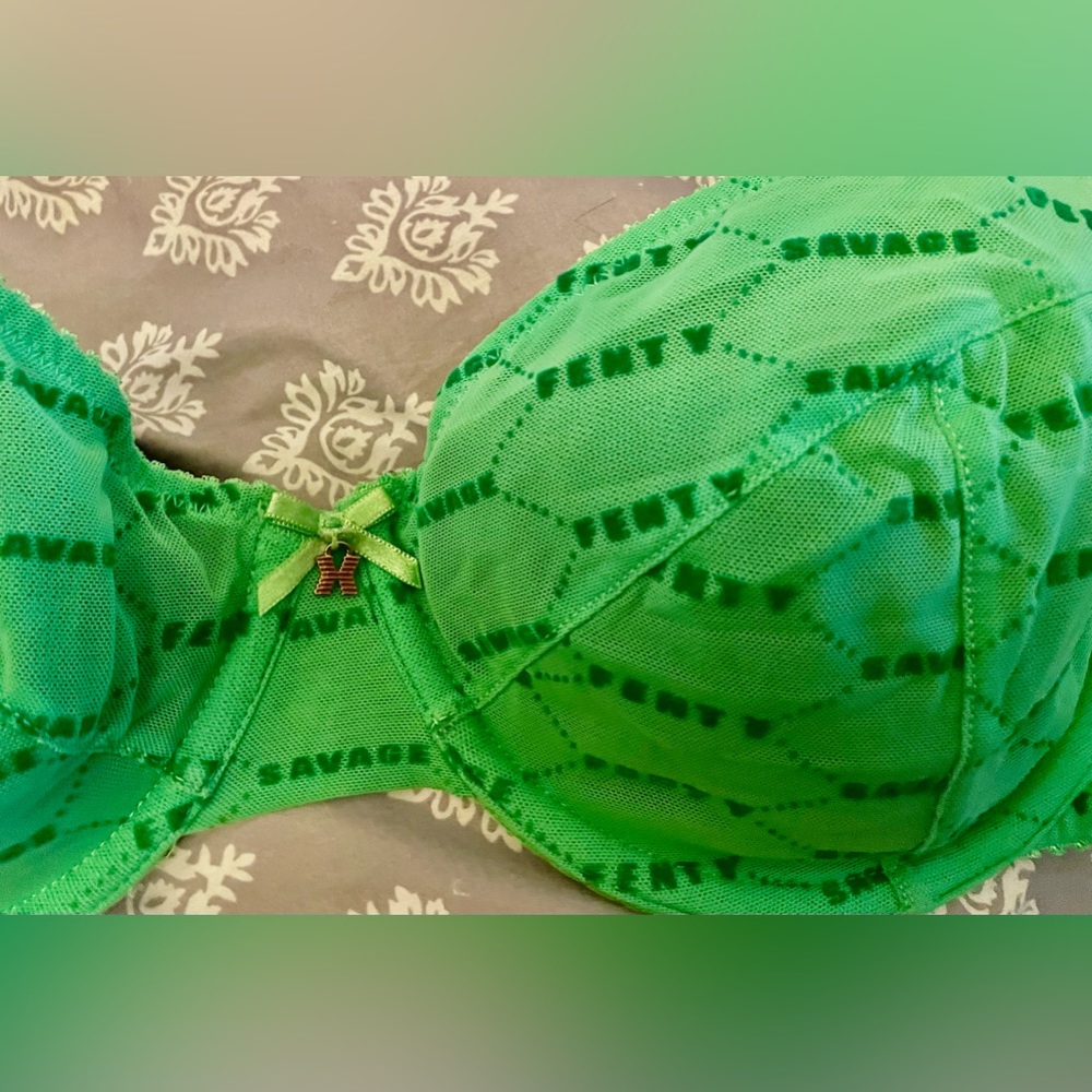 Savage X Fenty Flocked Logo Bra - Picture 3 of 8